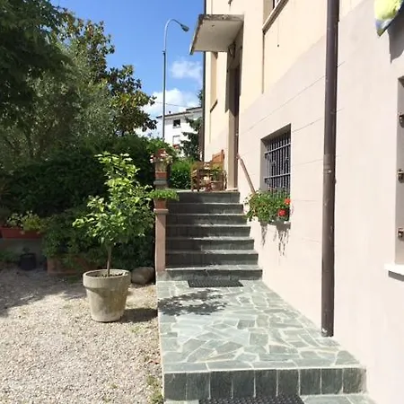 Affittacamere Il Costello Di Gallicani Dirce *
